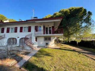 Villa bifamiliare in vendita a lignano sabbiadoro calle byron, 55