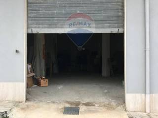 Garage in vendita a solarino via aldo moro, 13