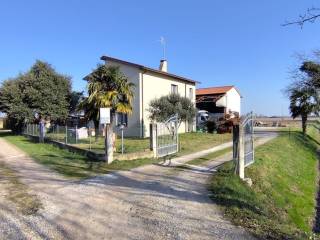 Villa in in vendita da privato a latisana via tisanella, 35