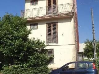 Villa all'asta a montefredane via arcella, provincia di avellino, italia