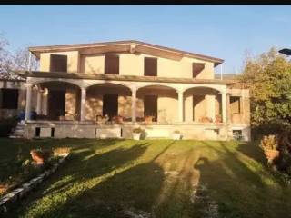 Villa in vendita a santo stefano del sole via dei ciliegi