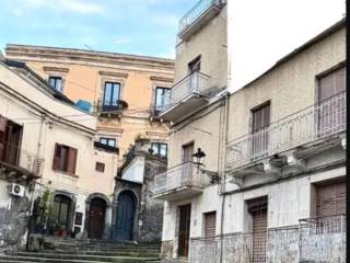 Casa indipendente in vendita a bronte piazza enrico cimbali