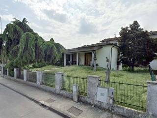 Casa indipendente all'asta a soncino via luigi einaudi , 37