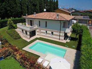 Villa in vendita a desenzano del garda via dugazze, 48