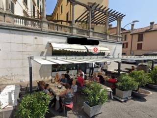 Negozio all'asta a como lungo lario trieste, 24