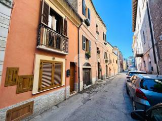 Casa indipendente in vendita a teramo via stazio, 82