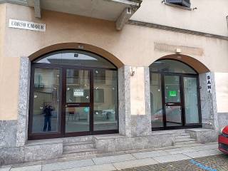 Negozio in vendita a mortara corso camillo benso di cavour