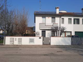 Villa bifamiliare in vendita a bosaro via enrico berlinguer, 83