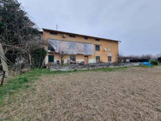 Villa bifamiliare in vendita a casale monferrato via argine della malpensata