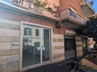 Negozio in affitto a genzano di roma via fratelli attilio ed emilio colabona, 21