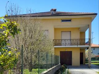 Villa in in vendita da privato a pradalunga via gaverini, 6