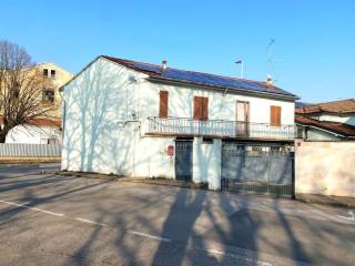 Casa indipendente in vendita a garlasco via giacomo matteotti , 2