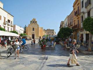 Negozio in vendita a favignana via del pilota di garibaldi