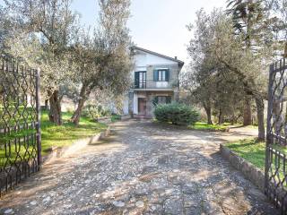 Villa in vendita a vetralla località madonna del ponte