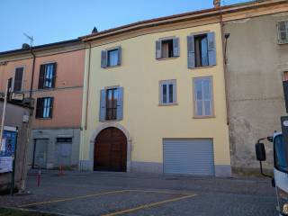 Casa indipendente in vendita ad arcisate via giuseppe verdi, 5