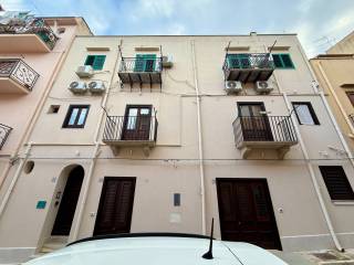 Casa indipendente in vendita a castellammare del golfo via cristoforo colombo, 34