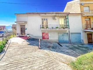 Casa indipendente in vendita a chieti via s. camillo de lellis, 92