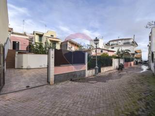 Casa indipendente in vendita ad aci castello via pasqualino di stefano, 12