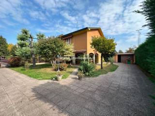 Villa bifamiliare in vendita a crema viale de gasperi