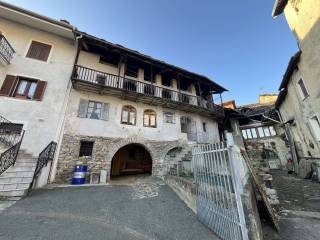 Casa indipendente in vendita a brosso piazza sclopis 8/a
