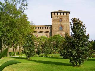 Negozio in vendita a pavia via santa maria alle pertiche