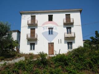 Casa indipendente in vendita a fara filiorum petri via colli