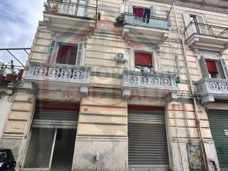 Negozio in vendita a napoli via luigi parascandolo