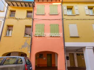 Casa indipendente in vendita a correggio via gabrio casati