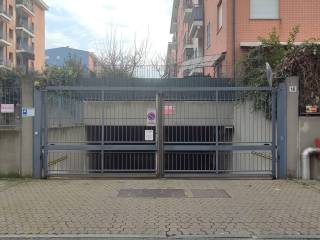 Garage in affitto a rozzano via lidia de grada, 16