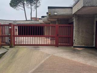 Garage in vendita a varese via vincenzo vela