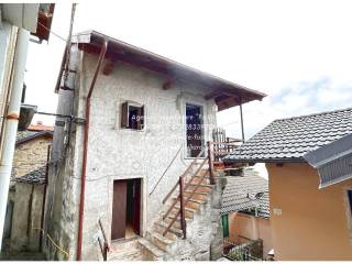 Casa indipendente in vendita a cossogno via oratorio
