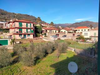 Appartamento in vendita a dolceacqua via dante aligheri, 21