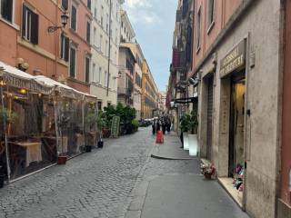 Negozio in affitto a roma via della vite, 76