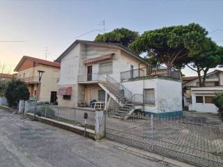 Villa in vendita a cervia viale plutone, 13