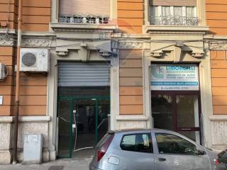 Negozio in vendita a bari via napoli, 235