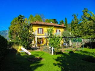 Villa bifamiliare in vendita ad alzano lombardo via europa