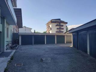 Garage in affitto a lodi viale italia, 71