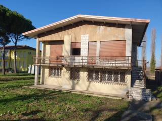 Villa in vendita a lendinara via ex provinciale rasa, 34