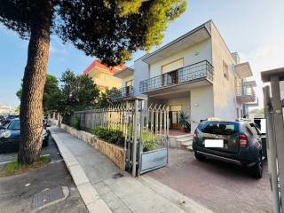 Villa bifamiliare in vendita a lecce viale giuseppe grassi, 80