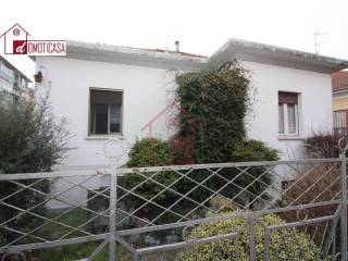 Villa in vendita a vercelli via col di lana, 11