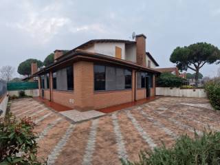 Villa bifamiliare in vendita a comacchio viale carlo carrà, 13