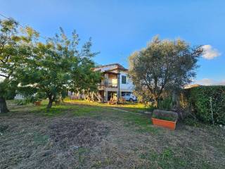 Villa in in vendita da privato a pistoia via del nespolo, 24