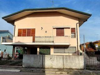 Casa indipendente in vendita a rovigo via monte grappa