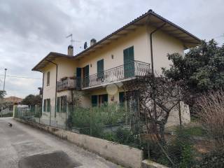 Villa in vendita a foligno via subasio, 18