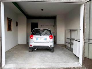 Garage in affitto a pecetto torinese via umberto i°