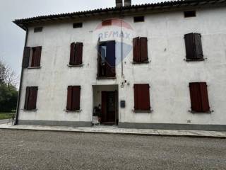 Casa indipendente in vendita a correggio via vedova, 1