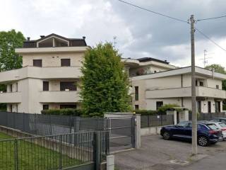 Garage in vendita a giussano via san francesco d'assisi , 6