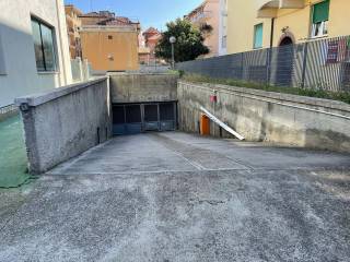 Garage in vendita a spotorno via emilia