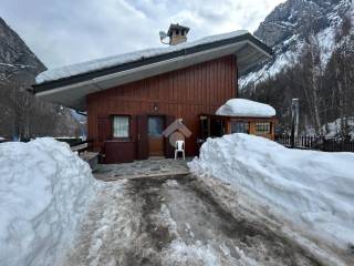 Casa indipendente in vendita a courmayeur strada larzey - entrèves