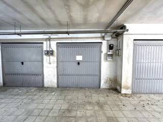 Garage in vendita a taranto via mare, n. 2/c